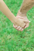 couple-holding-hands